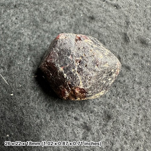 Garnet crystal mineral - crystal,