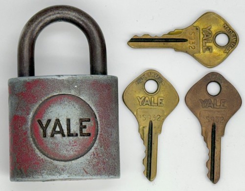 Vintage yale padlock 3 keys - vintage,