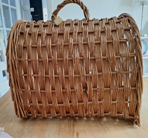 Igloo wicker pet carrier - igloo,