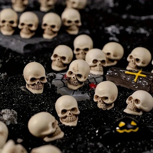 Mini skull figurines - skull, set