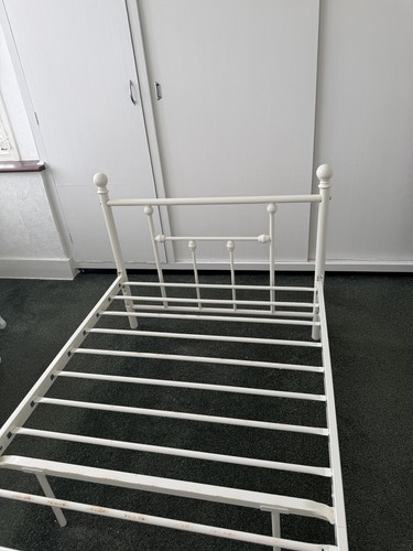 Single medal bed frame - bed, no