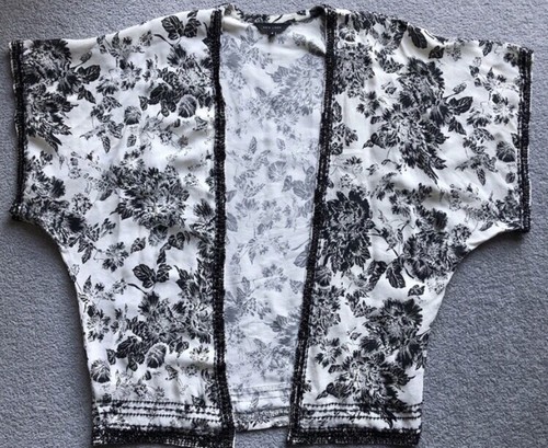 Black cream floral bead - black,