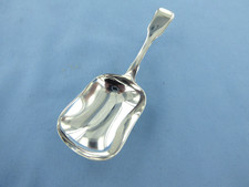 AN ANTIQUE  STERLING SILVER FIDDLE BACK TEA CADDY SPOON  LONDON 1862.