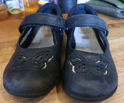 Girls clarks black leather - black,