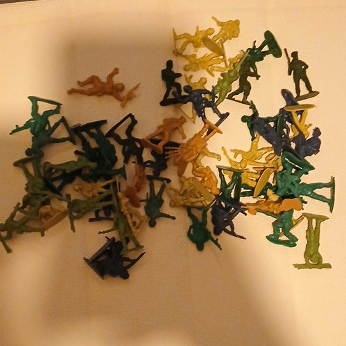 Toy army men medium sized - medium,