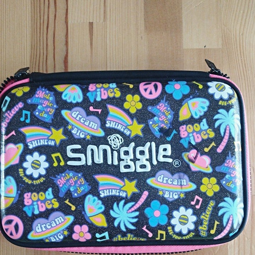 Smiggle hard shell zip - smiggle,