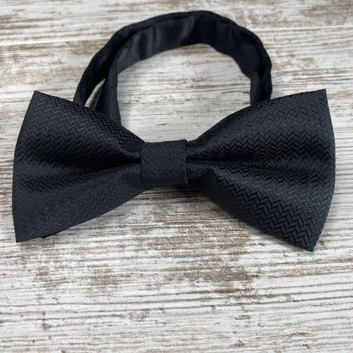 Black textured bow tie pre - black,