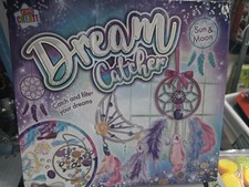 525. Kids Create Dream Catcher