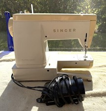 VINTAGE SINGER SEWING MACHINE, MODEL 533 WITH MANUAL - GREAT BRITAIN