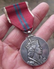 AN OFFICIAL QUEEN ELIZABETH 11