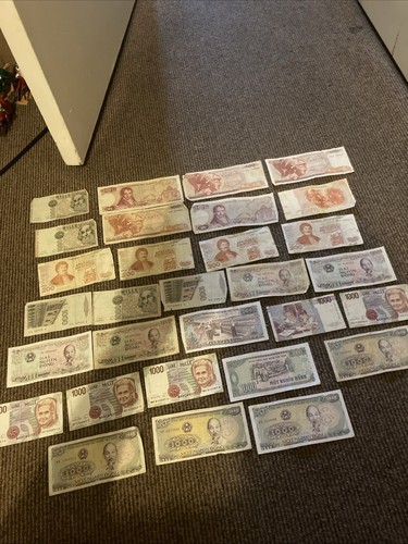 Mixed world banknotes vietnam - world,