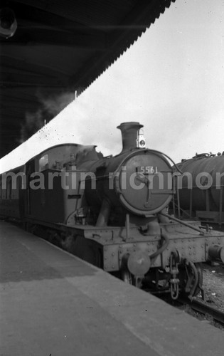Swindon station 2t 5561 - station, 2-6-2t