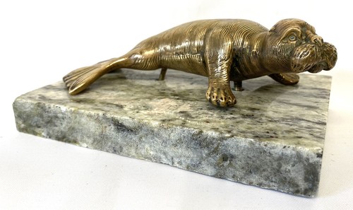 Lovely antique bronze figure - lovely,