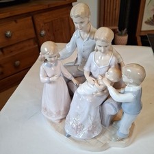 The Leonardo Collection Ornament Of Family ,with Mother Holding Baby