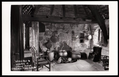 Witch post hearth of cruck - post,