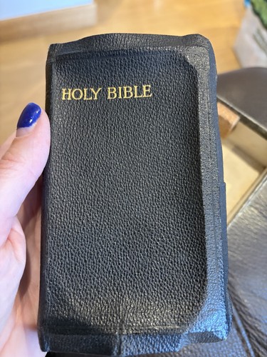 Small oxford text bible - text,