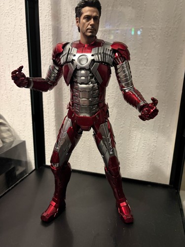 Hot toys iron - iron, mark