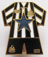 NEWCASTLE UNITED - Home Team Kit Enamel Football Pin Badge Early-Mid 1990s