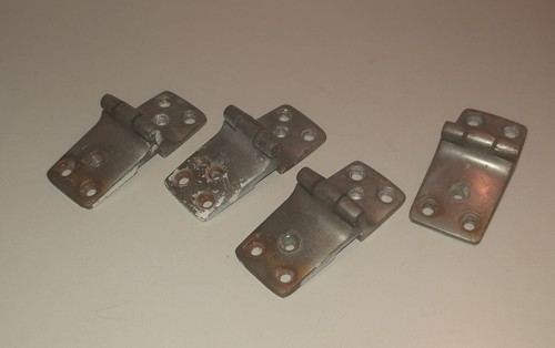 Door hinge entrance - (of,