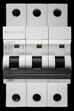 BILL 32 AMP CURVE B 10kA