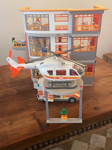 Playmobil hospital including - playmobil,
