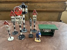Vintage Collection Dinky Road Signs, Traffic Lights, London Transport Shelter