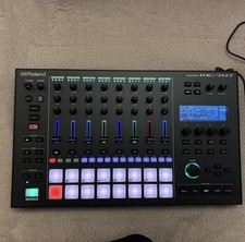 Roland MC-707 Groovebox