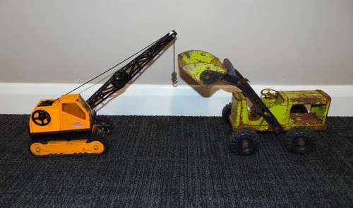 Tonka crawler crane - crane, +