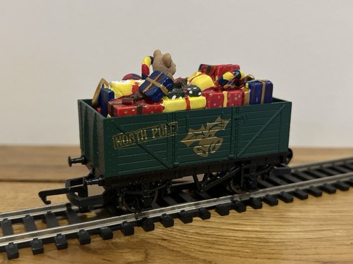 Hornby north pole plank wagon - hornby,