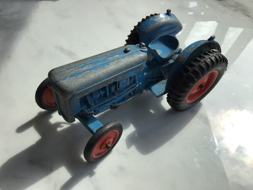 Crescent toys fordson dexta - crescent,