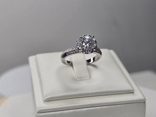 1ct round moissanite - round,