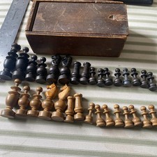 VINTAGE / ANTIQUE WOODEN CHESS