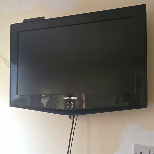 Samsung 26in led flat screen - 26in,