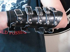 UNISEX STRAPED LEATHER BUCKLED