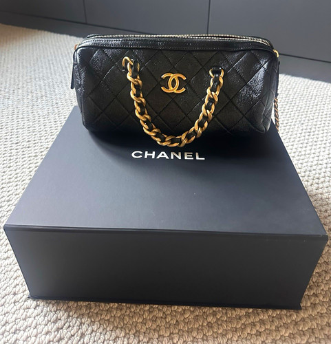 Chanel black quilted leather - quilted,