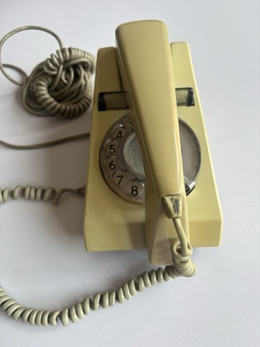 Vintage trim phone - 722, rotary