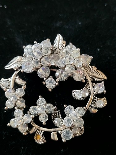 Vintage paste glass brooch - paste, /glass