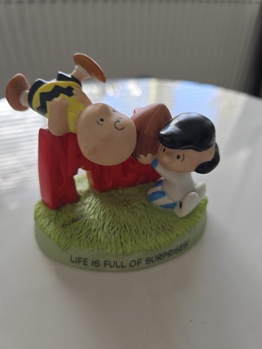 Snoopy peanuts figure - snoopy, charlie