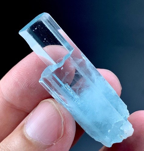 Carat aquamarine crystal - aquamarine,