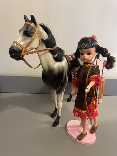 Pedigree sindy and horse - and, in