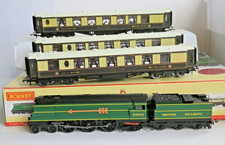 Hornby OO "The Golden Arrow" Train pack