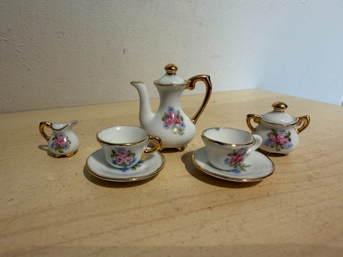 Dolls house miniature - dolls,