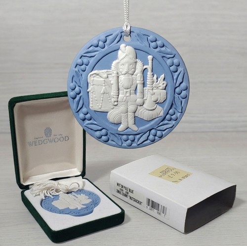 Wedgwood pottery blue white - wedgwood,