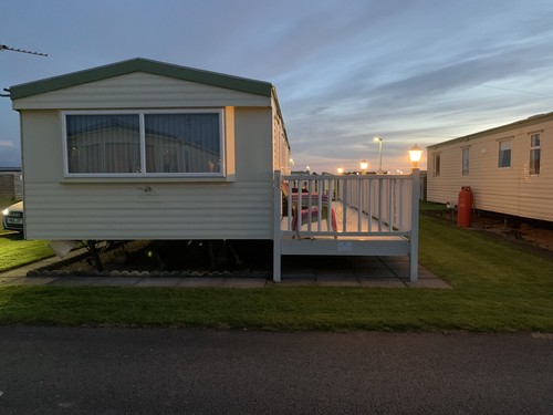 Berth caravan let - to,
