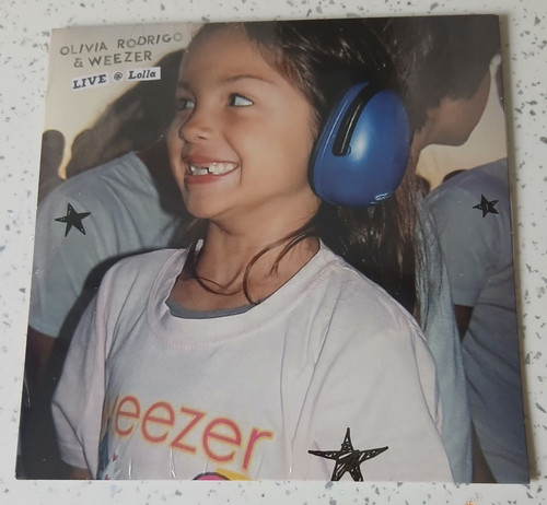 Olivia rodrigo weezer live - olivia,