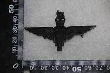 BRITISH ARMY METAL CAP BADGE