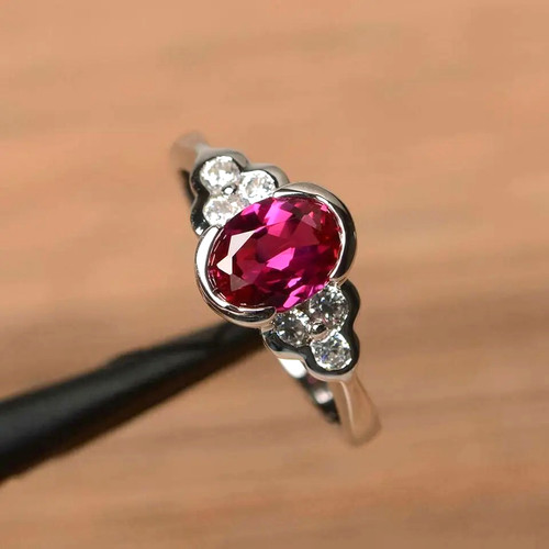 Oval cut pink - pink, sapphire