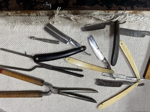 Selection vintage barbering - of,