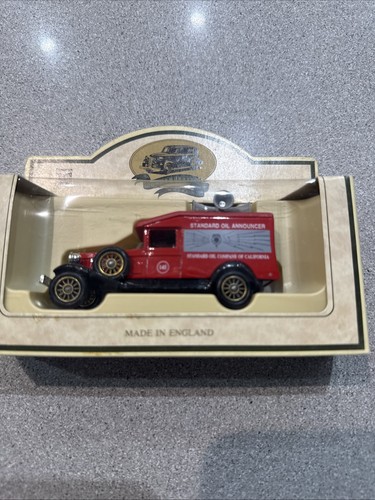 Lledo packard van standard - lledo,