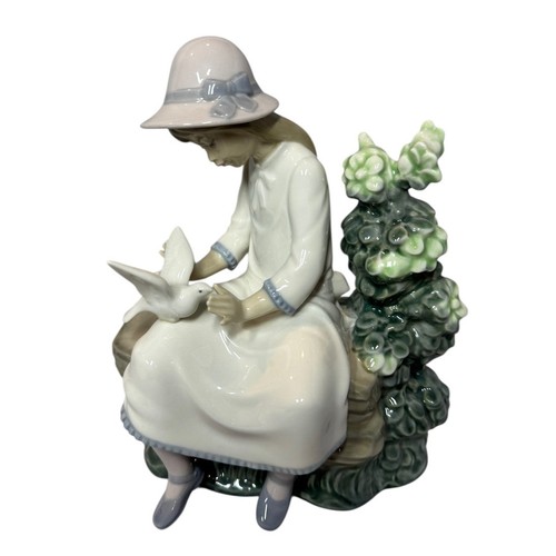 Nao lladro figurine titled - lladro,